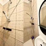 Aukabest1 - Proche Ferry - Gare Apartment *